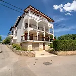 Olga 比比涅